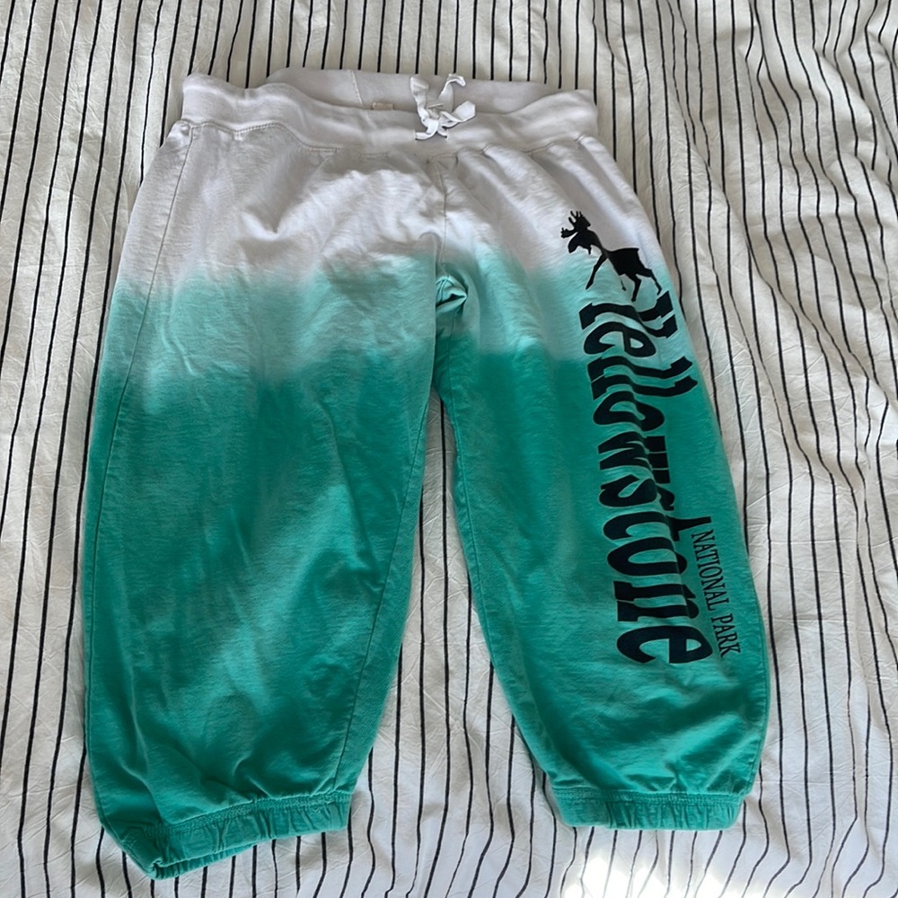 Women’s cropped pants - size medium